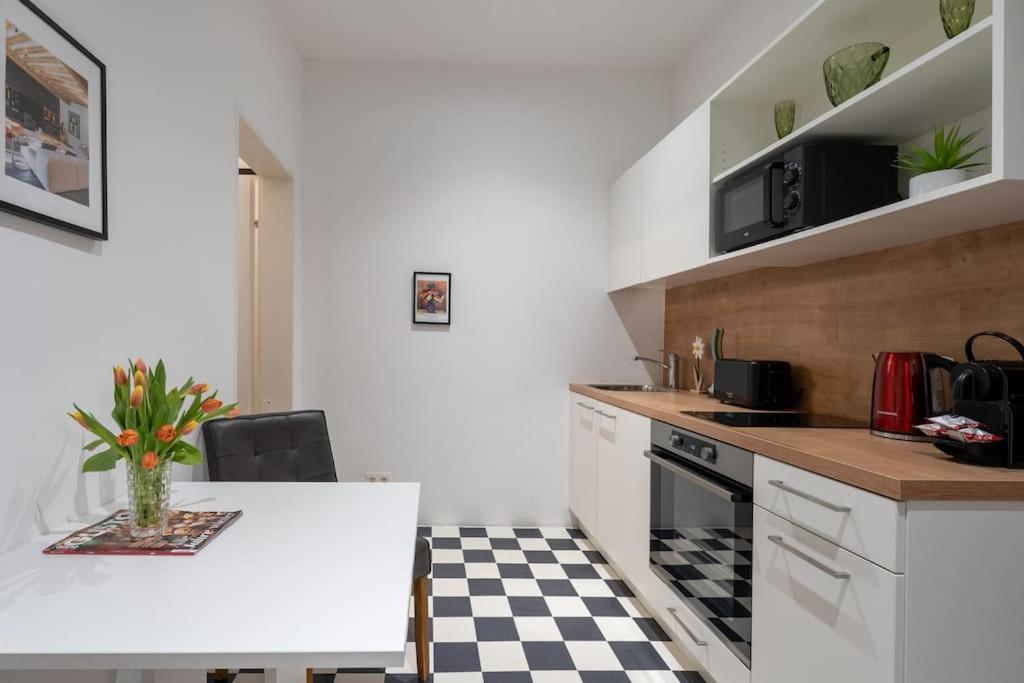 Practical 1Br Flat By Center By Hm Daire Viyana Dış mekan fotoğraf